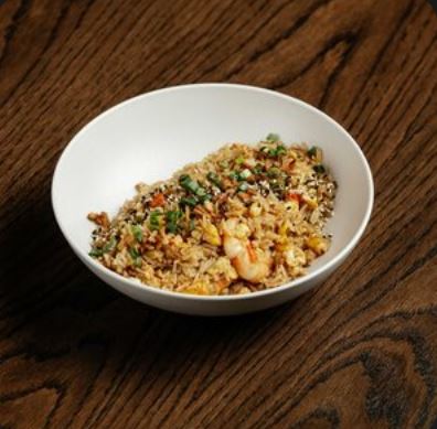 Жареный рис с креветками