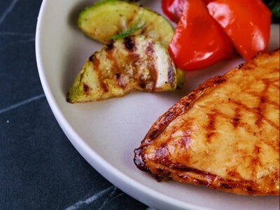 Куриная грудка гриль с овощами