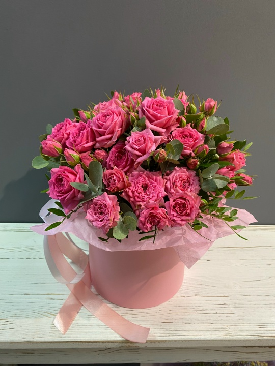 Бархатная коробочка с кустовыми пионовидными розами