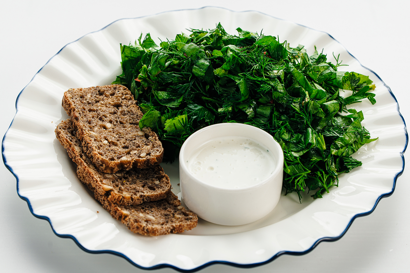 Салат со взбитым сливочным сыром