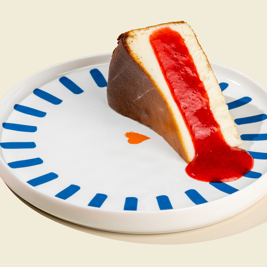 Чизкейк Сан-Себастьян с клубникой