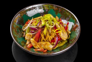 Wok с куриным бедром