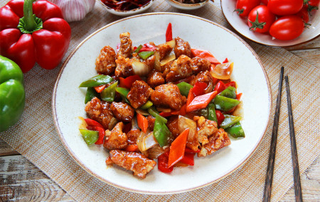 Свинина с овощами в соевом соусе