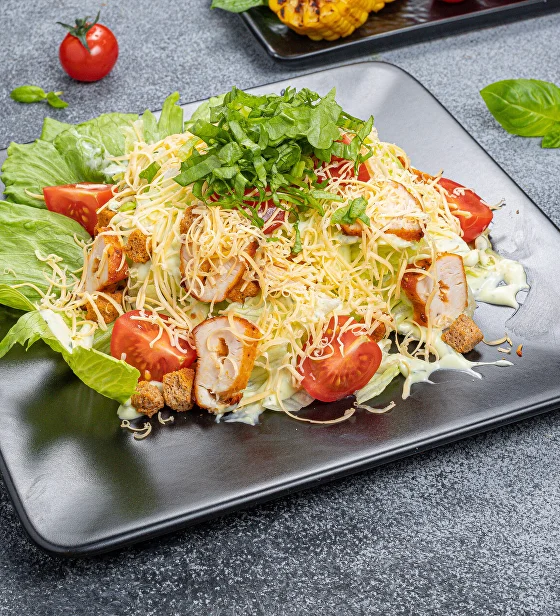 Салат цезарь с курицей