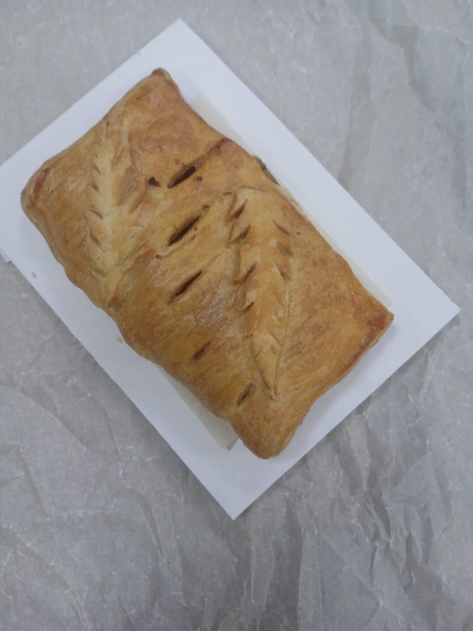 Пирог из слоёного теста с картошкой и фаршем