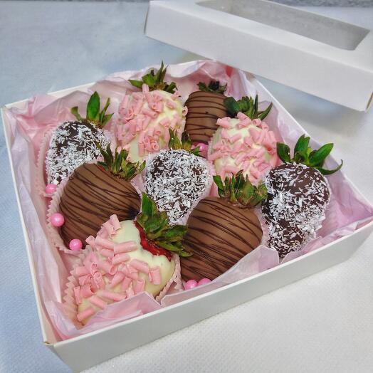 Набор из 9 клубник в шоколаде