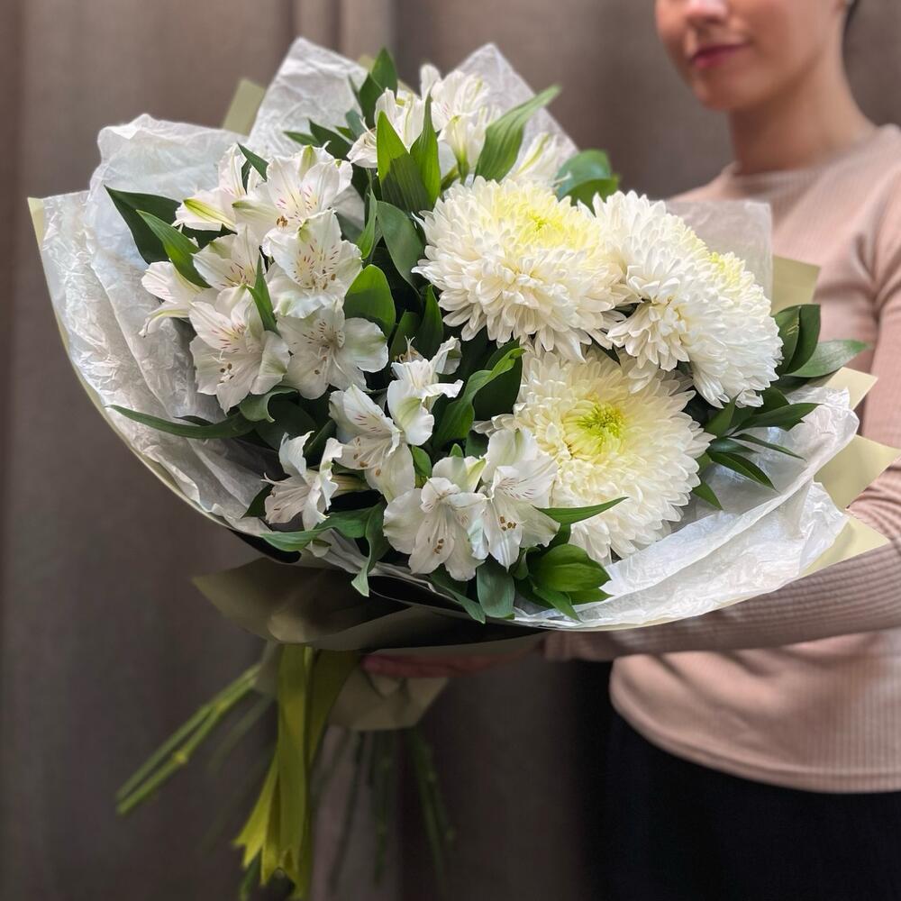 Букет из Альстромерий Хризантем и Рускус