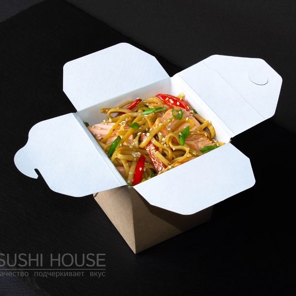 Вок с лососем