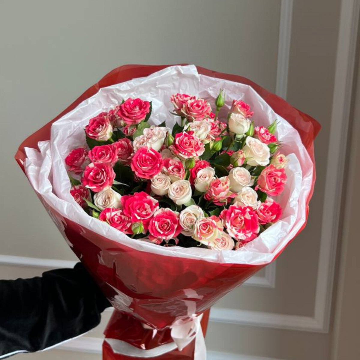 Моно букет из кустовых роз 57 (предзаказ)