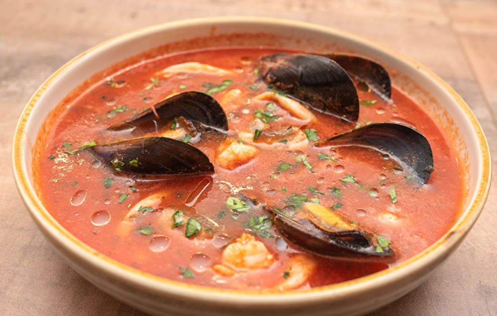 Томатный суп с морепродуктами