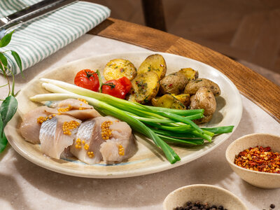 Сельдь с пряным картофелем