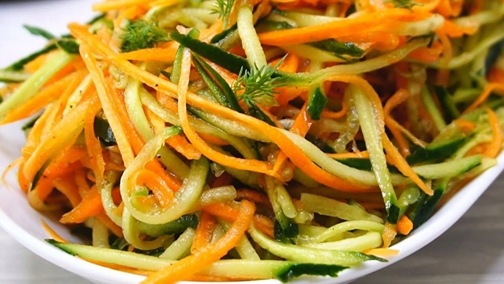 Салат из моркови и огурцов+лен масло 200