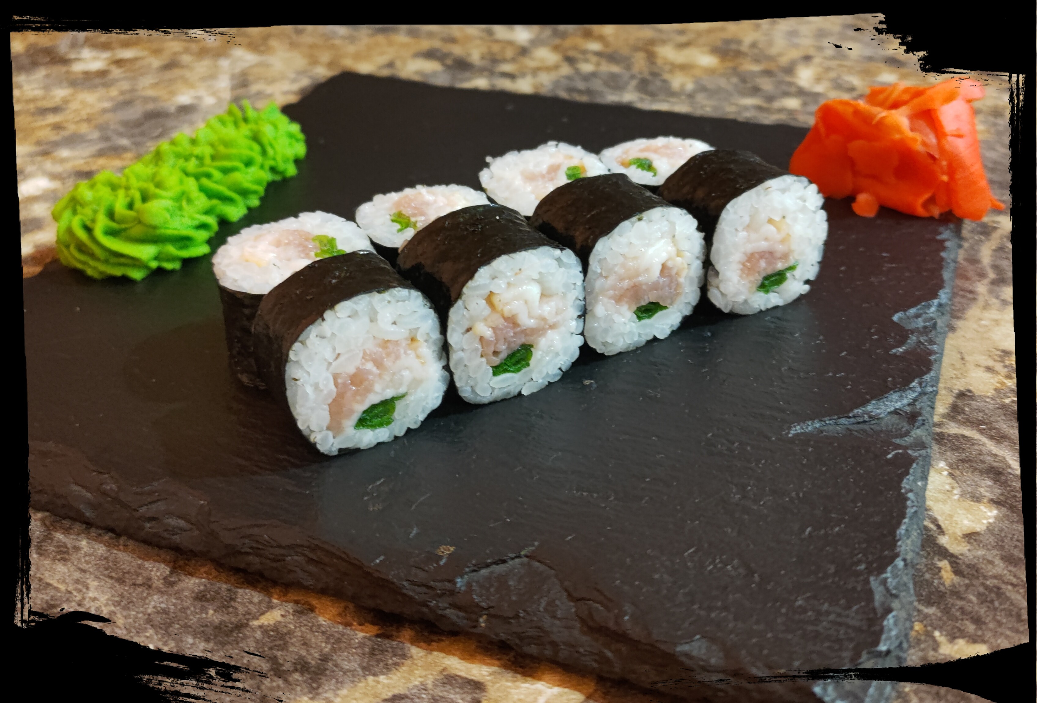 Маки с беконом