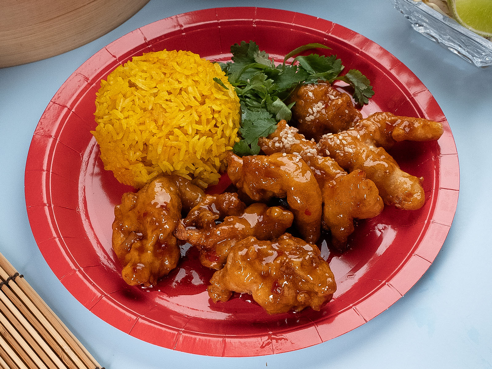 Курица жаренная с рисом в кисло-сладком соусе