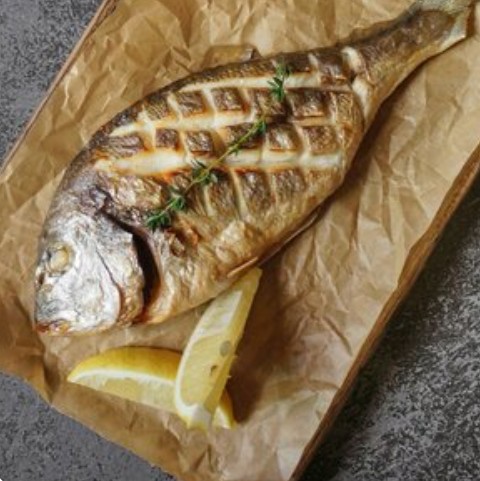 Дорадо запечённая с пряными травами