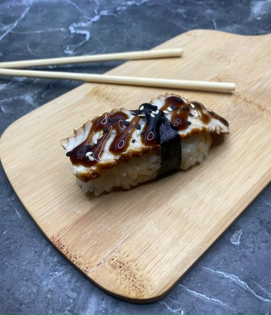 Суши с угрем