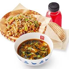 Обед с жареным рисом и курицей