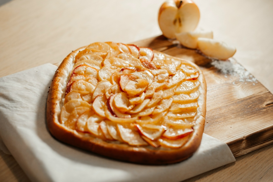 Пирог с творогом и яблоком