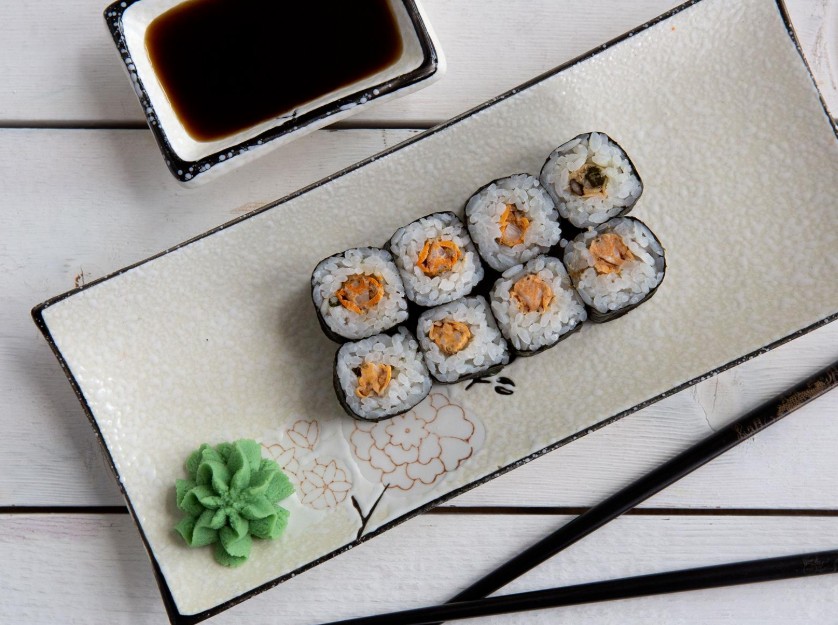 Холодный ролл Классика с мидиями