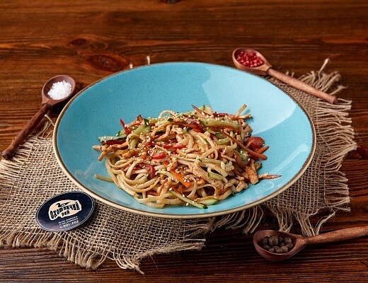 Пшеничная wok-лапша с курицей