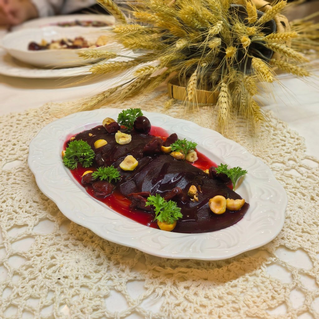 Печёная свёкла на вишневом киселе с маринованной вишней и фундуком