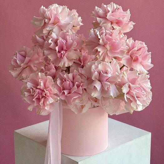 Объемная композиция ажурных роз