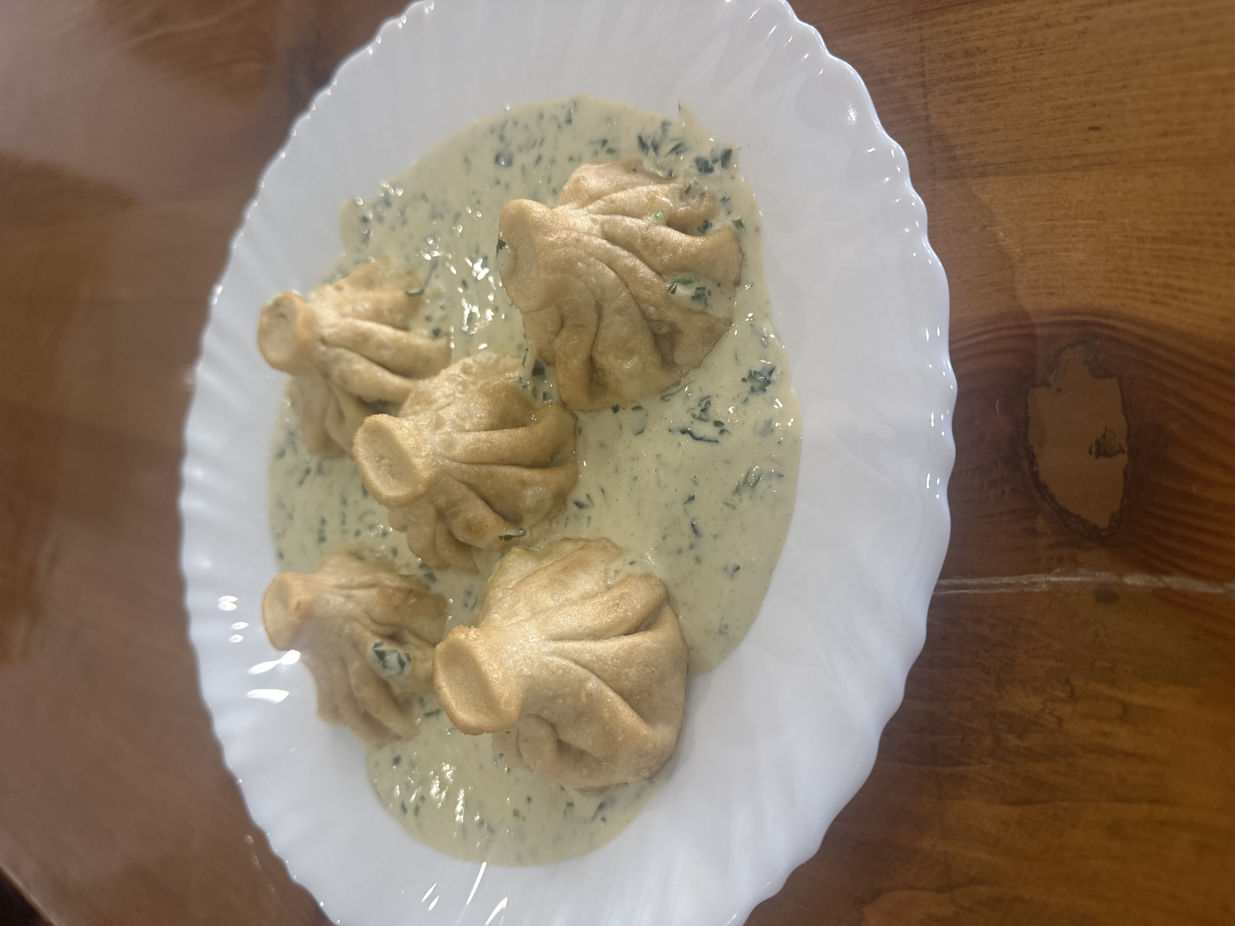 Жареные мини хинкали с соусом чкмерули