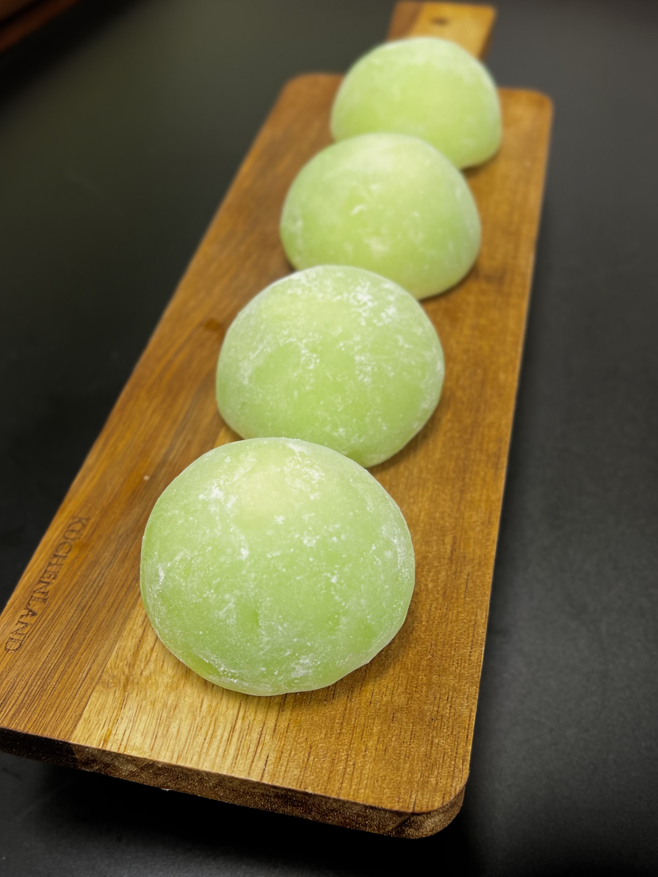 Моти фисташка-малина (ручная работа)