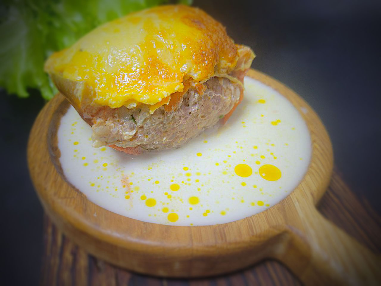 Перец фаршированный запеченный в сливках