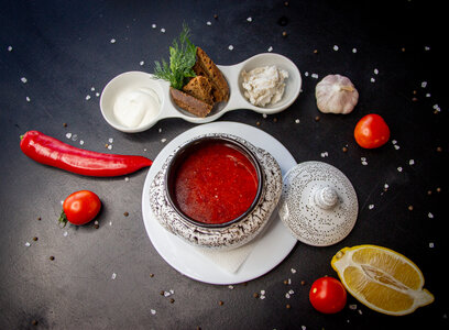 Борщ со смальцем и сметаной