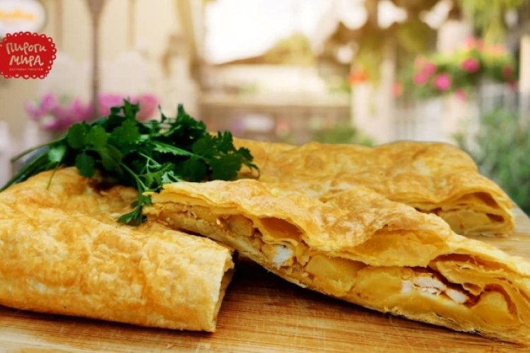 Слоеный пирог с картошкой и курицей
