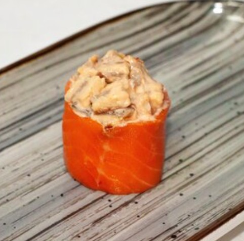 Угорь спайси в лососе