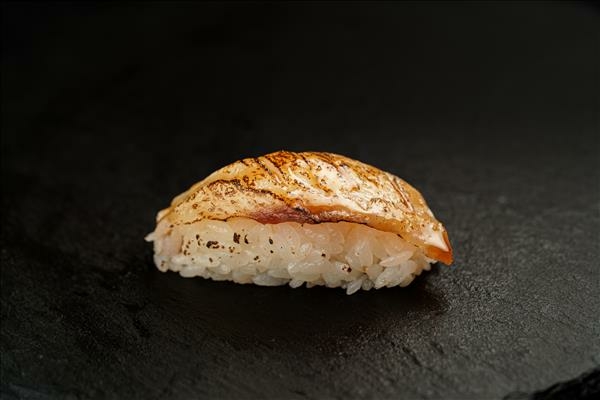 Суши опаленные с морским окунем