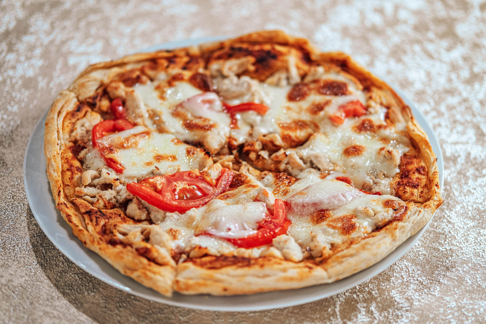 Пицца куриная со сливками