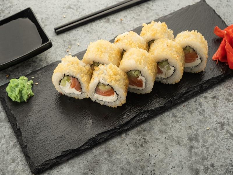 Хрустящий с копченым лососем