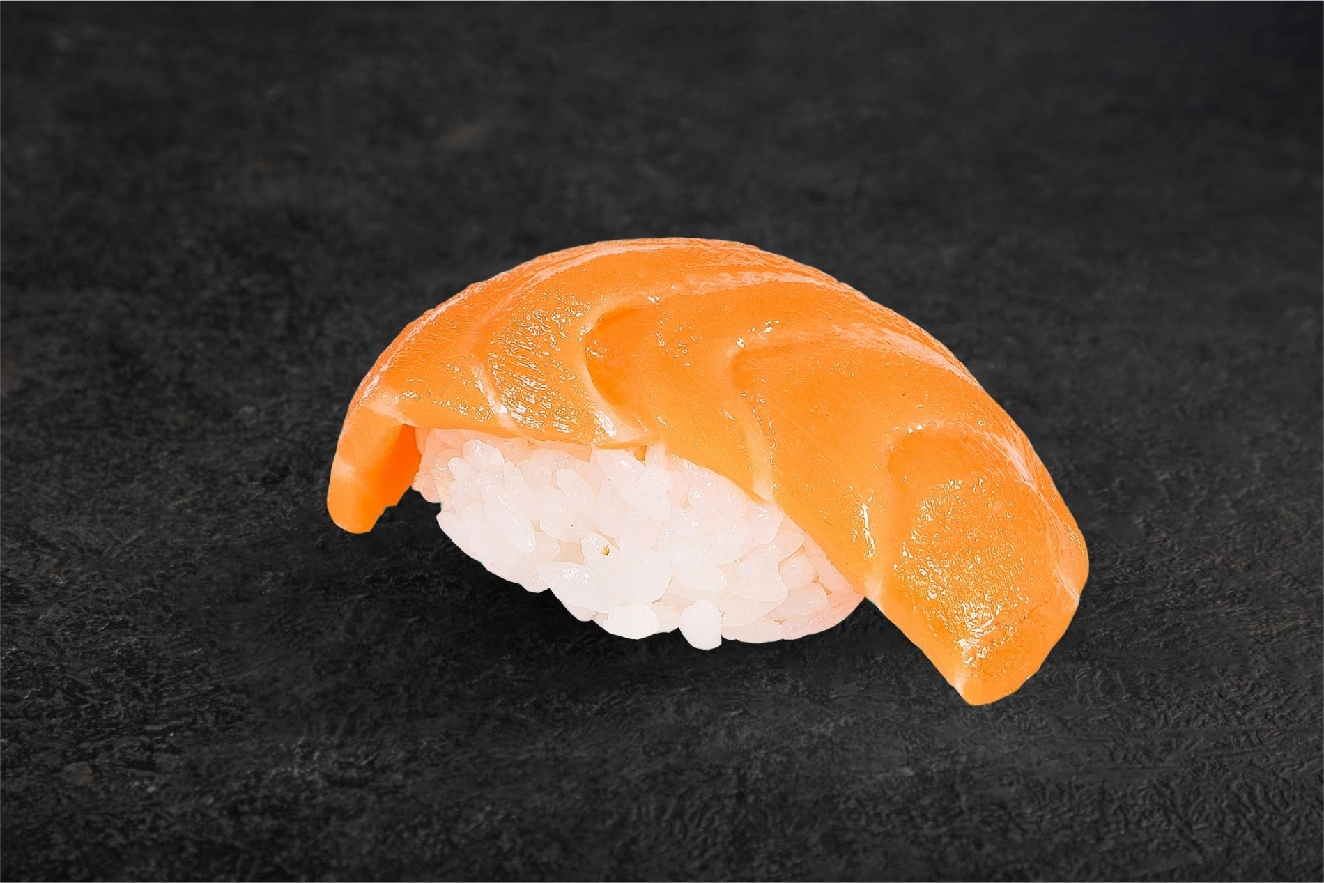 Суши с лососем