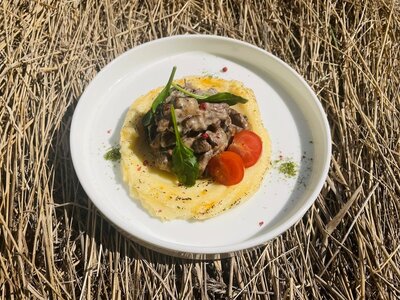 Бефстроганов из говядины с картофельным пюре