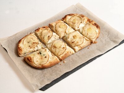 Пицца Груша с горгонзолой