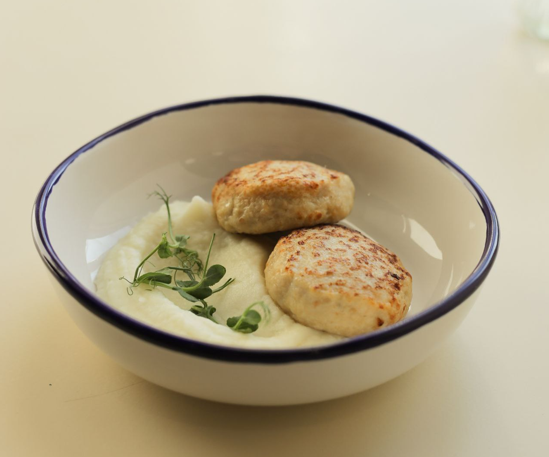 Котлетки куриные с пюре из молодого картофеля