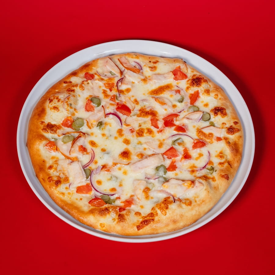 Пицца с копченой курицей