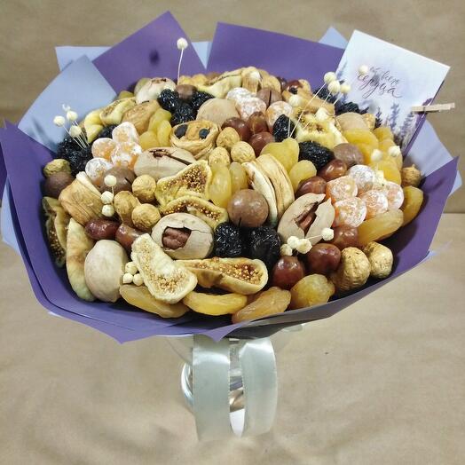 Букет из сухофруктов и орехов