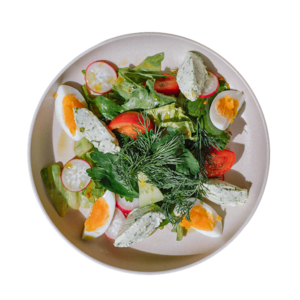 Салат с черемшой и свежими овощами