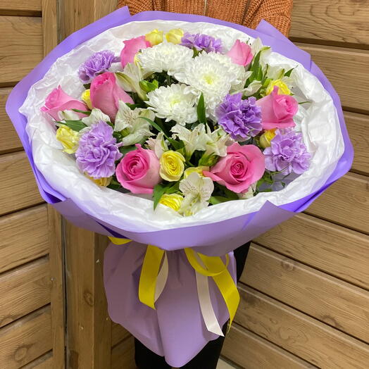 Круглый яркий букет-настроение