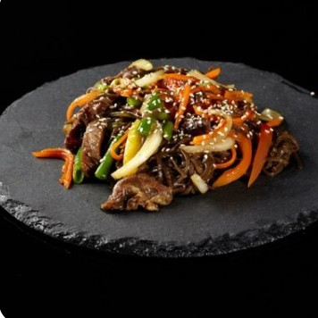 Гречневая лапша с тигровой креветкой и овощи и соус на выбор