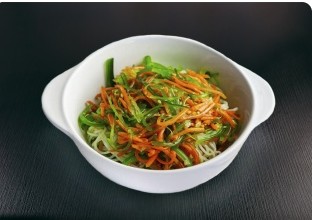 Салат с Фунчозой и Чукой