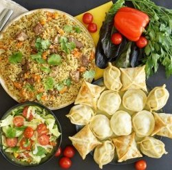 Манты ассорти и плов на семью