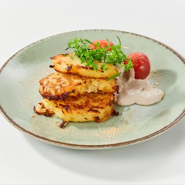 Драники картофельные с грибным соусом