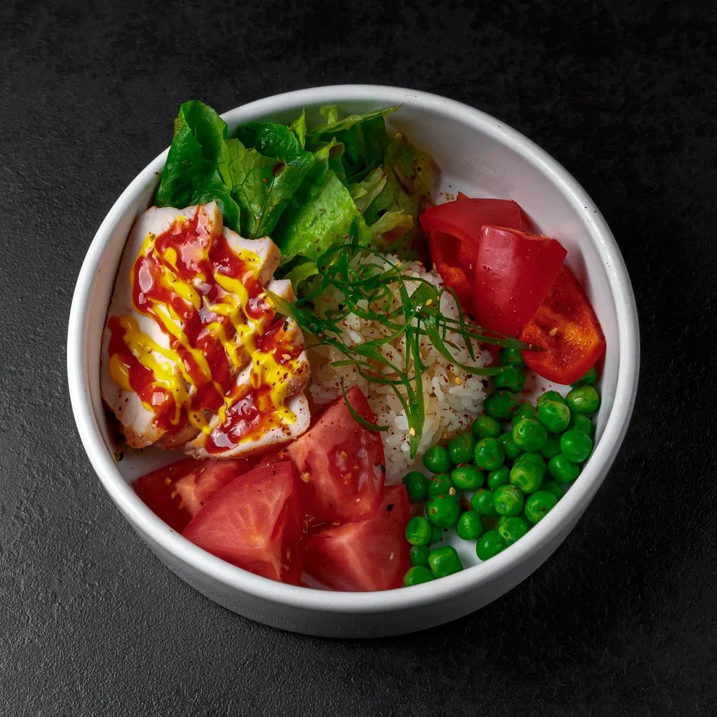 Боул с курицей в соусе спайси манго