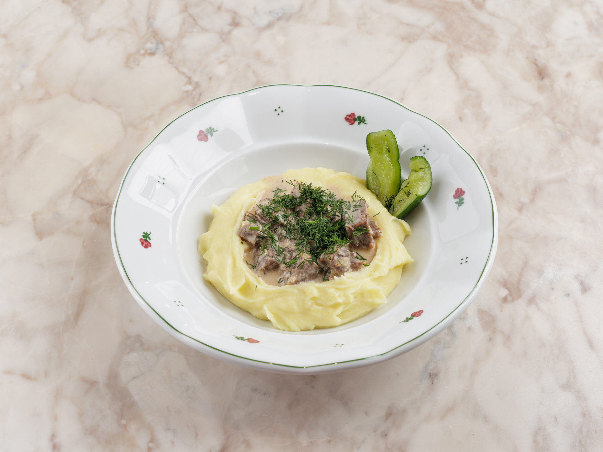 Бефстроганов из говяжьих щёчек