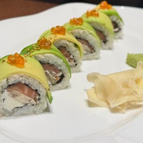 Ролл с лососем, угрем и авокадо